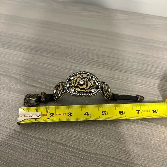 Leather and Bronze Buckle Bracelet with Flowers, Black and White Gemstones - Picture 10 of 10